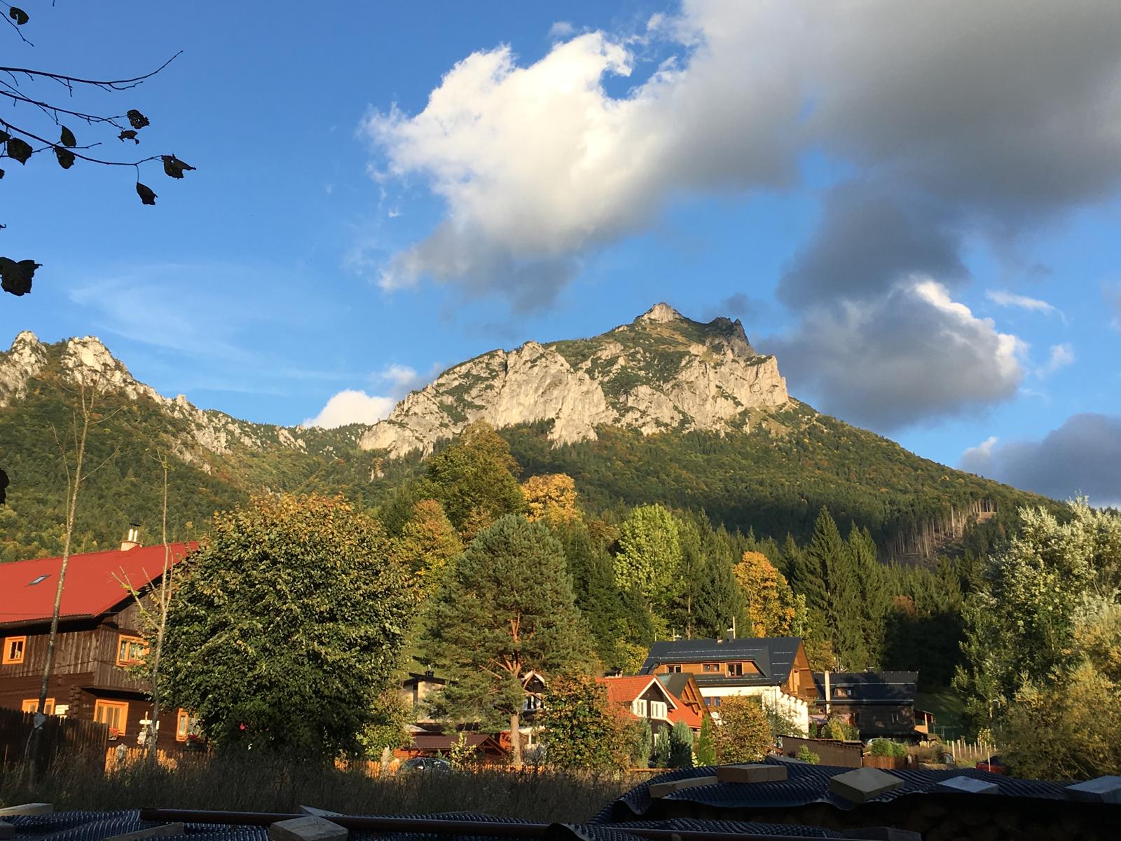 Veľký Rozsutec - vstup zo Štefanovej Výhľad na Veľký Rozsutec zo Štefanovej v Terchovej